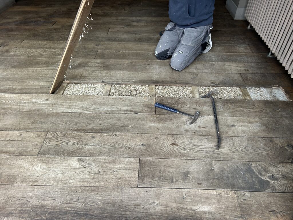 Remove old floor Solid wood floor 1